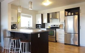 103 Large & Sunny Beautiful Home